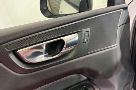 Volvo XC60 2.0 D4 R-Design SUV 5dr Diesel Auto Euro 6 (s/s) (190 ps) 57