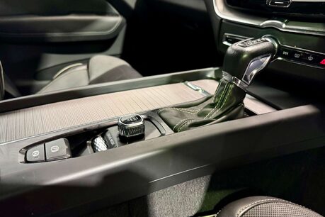 Volvo XC60 2.0 D4 R-Design SUV 5dr Diesel Auto Euro 6 (s/s) (190 ps) 12