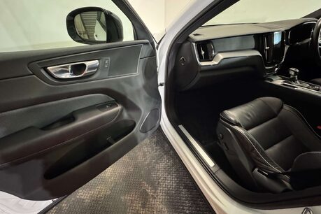 Volvo XC60 2.0 D4 R-Design SUV 5dr Diesel Auto Euro 6 (s/s) (190 ps) 56