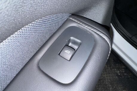 Volvo XC60 2.0 D4 R-Design SUV 5dr Diesel Auto Euro 6 (s/s) (190 ps) 53