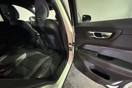 Volvo XC60 2.0 D4 R-Design SUV 5dr Diesel Auto Euro 6 (s/s) (190 ps) 39