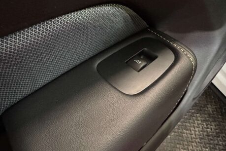 Volvo XC60 2.0 D4 R-Design SUV 5dr Diesel Auto Euro 6 (s/s) (190 ps) 58