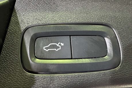 Volvo XC60 2.0 D4 R-Design SUV 5dr Diesel Auto Euro 6 (s/s) (190 ps) 50