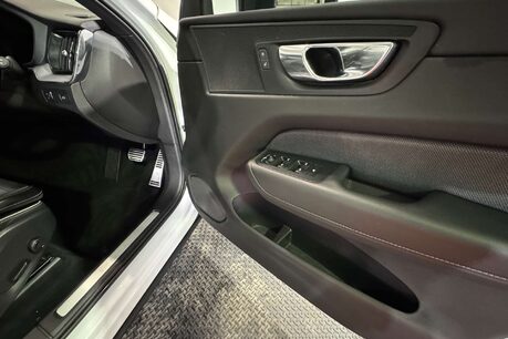 Volvo XC60 2.0 D4 R-Design SUV 5dr Diesel Auto Euro 6 (s/s) (190 ps) 13