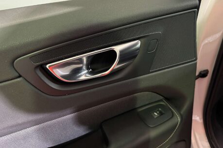 Volvo XC60 2.0 D4 R-Design SUV 5dr Diesel Auto Euro 6 (s/s) (190 ps) 52