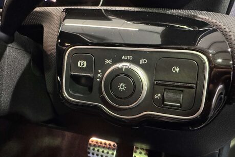 Mercedes-Benz A Class 1.5 A180d AMG Line (Executive) Hatchback 5dr Diesel 7G-DCT Euro 6 (s/s) (11 17