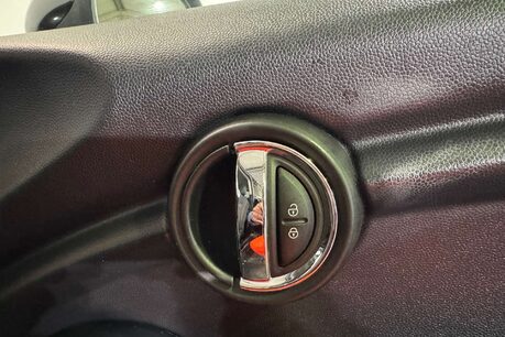 Mini Hatch 1.5 Cooper Hatchback 3dr Petrol Manual Euro 6 (s/s) (136 ps) 12