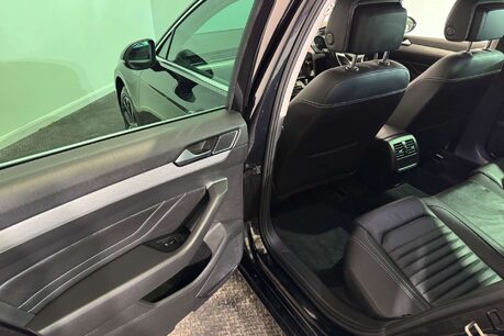 Volkswagen Passat 2.0 TDI EVO SEL Estate 5dr Diesel Manual Euro 6 (s/s) (150 ps) 61