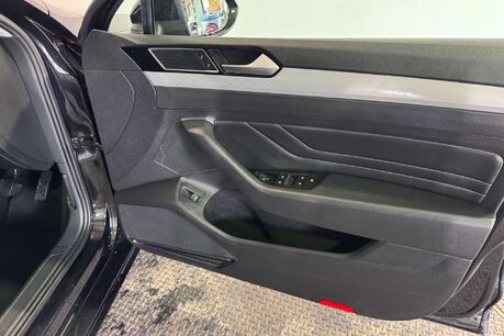 Volkswagen Passat 2.0 TDI EVO SEL Estate 5dr Diesel Manual Euro 6 (s/s) (150 ps) 13