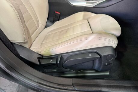 BMW 3 Series 2.0 330e 12kWh M Sport Saloon 4dr Petrol Plug-in Hybrid Auto Euro 6 (s/s) ( 14