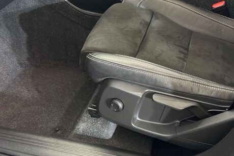 Volvo XC40 1.5h T4 Recharge 10.7kWh R-Design SUV 5dr Petrol Plug-in Hybrid Auto Euro 6 65