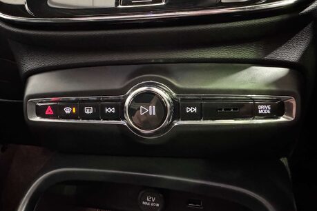 Volvo XC40 1.5h T4 Recharge 10.7kWh R-Design SUV 5dr Petrol Plug-in Hybrid Auto Euro 6 35