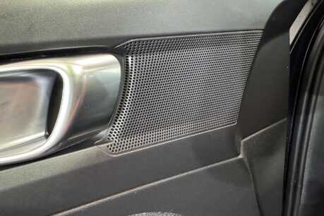 Volvo XC40 1.5h T4 Recharge 10.7kWh R-Design SUV 5dr Petrol Plug-in Hybrid Auto Euro 6 63