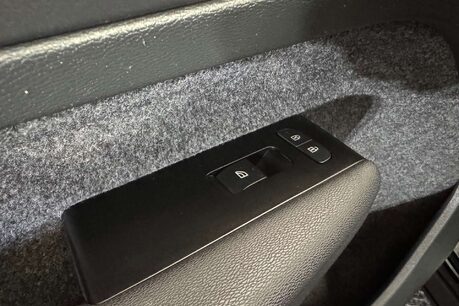 Volvo XC40 1.5h T4 Recharge 10.7kWh R-Design SUV 5dr Petrol Plug-in Hybrid Auto Euro 6 64