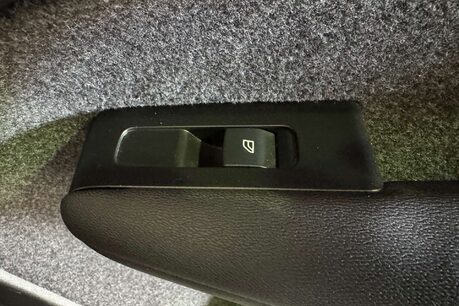 Volvo XC40 1.5h T4 Recharge 10.7kWh R-Design SUV 5dr Petrol Plug-in Hybrid Auto Euro 6 47