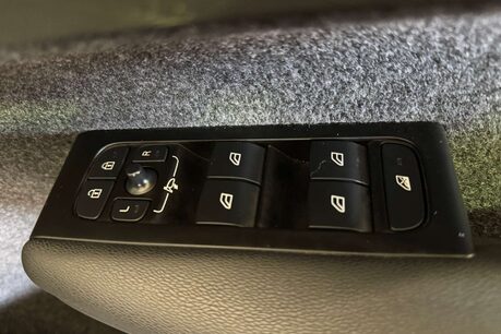 Volvo XC40 1.5h T4 Recharge 10.7kWh R-Design SUV 5dr Petrol Plug-in Hybrid Auto Euro 6 16