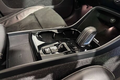 Volvo XC40 1.5h T4 Recharge 10.7kWh R-Design SUV 5dr Petrol Plug-in Hybrid Auto Euro 6 12