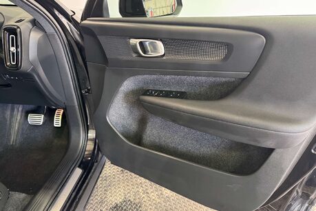 Volvo XC40 1.5h T4 Recharge 10.7kWh R-Design SUV 5dr Petrol Plug-in Hybrid Auto Euro 6 13