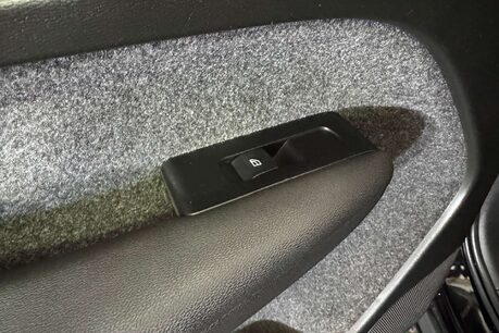 Volvo XC40 1.5h T4 Recharge 10.7kWh R-Design SUV 5dr Petrol Plug-in Hybrid Auto Euro 6 57