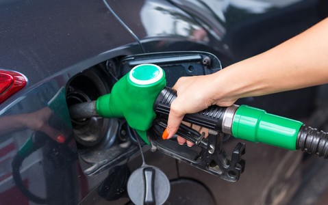 10 Ways to Save Fuel While Driving 