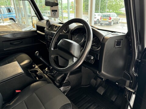 Land Rover Defender TD XS STATION WAGON 29