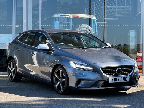 Volvo V40 T3 R-DESIGN NAV PLUS 1