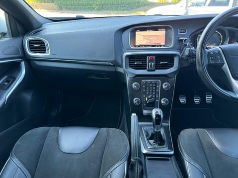 Volvo V40 T3 R-DESIGN NAV PLUS 23