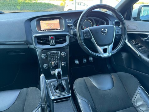 Volvo V40 T3 R-DESIGN NAV PLUS 24