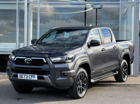 Toyota Hilux INVINCIBLE X 4WD D-4D DCB 4