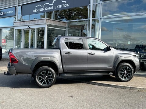 Toyota Hilux INVINCIBLE X 4WD D-4D DCB 10