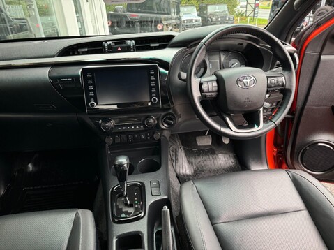 Toyota Hilux INVINCIBLE X 4WD D-4D DCB 37