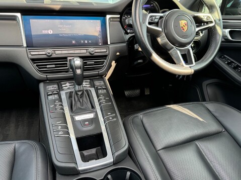 Porsche Macan PDK 33