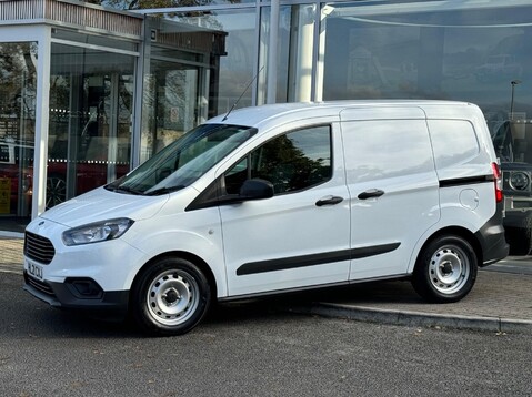 Ford Transit Courier BASE 6