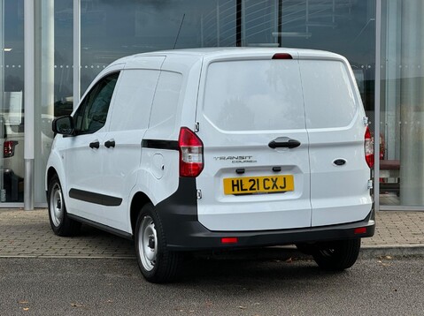 Ford Transit Courier BASE 7