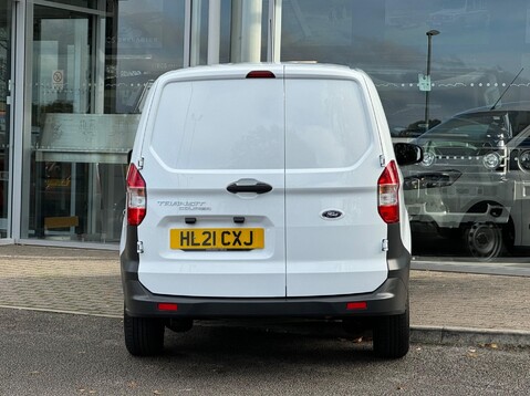 Ford Transit Courier BASE 8