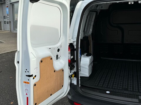 Ford Transit Courier BASE 10