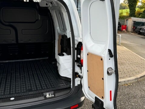 Ford Transit Courier BASE 12