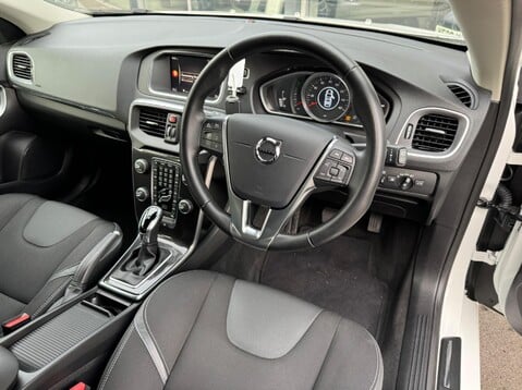 Volvo V40 T2 MOMENTUM NAV PLUS 28