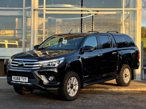 Toyota Hilux INVINCIBLE 4WD D-4D DCB 4