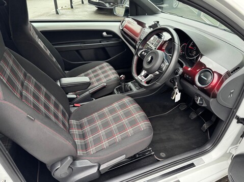 Volkswagen Up GTI 15