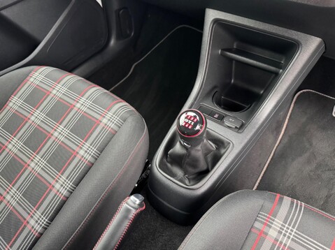 Volkswagen Up GTI 25