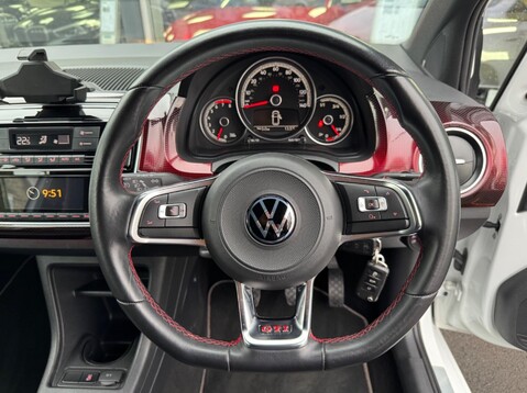 Volkswagen Up GTI 32