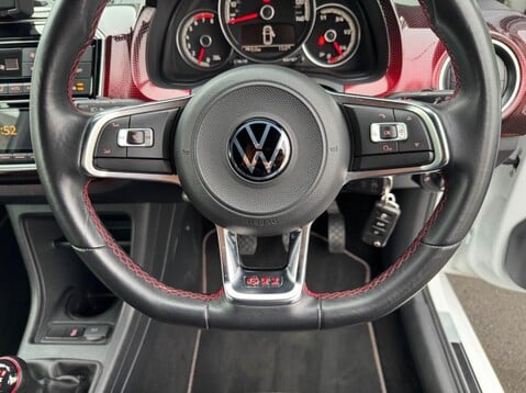 Volkswagen Up GTI 29