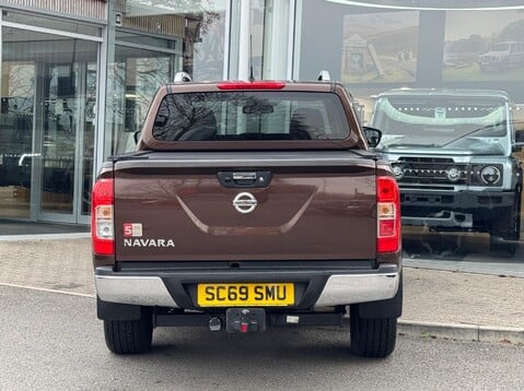 Nissan Navara 2.3 dCi Tekna 4WD Euro 6 (s/s) 4dr 8