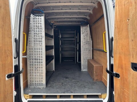 Volkswagen Crafter CR35 TDI M H/R P/V TRENDLINE 13