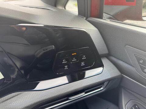 Volkswagen Golf GTD TDI DSG 82
