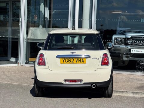 Mini Hatch ONE D 6