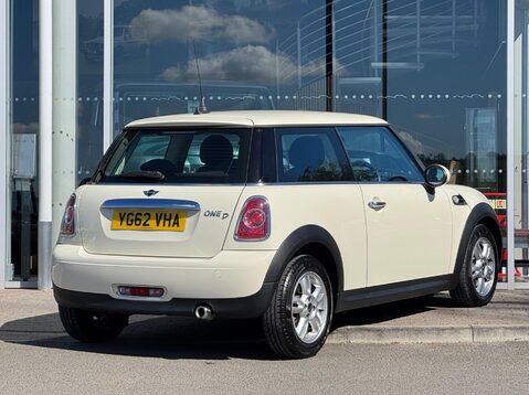 Mini Hatch ONE D 7