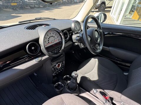 Mini Hatch ONE D 11