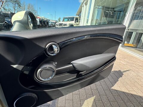 Mini Hatch ONE D 17